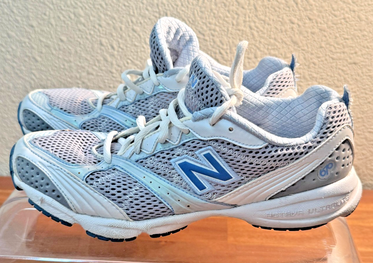 New Balance Women's Gray and Blue Running Shoes Sneakers Size 8 — photo 1