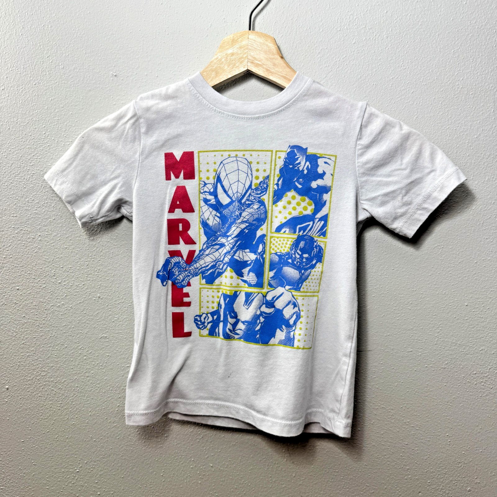 Marvel Boys White Panel Avengers Comic Short Sleeve Graphic T-Shirt Size 4-5 — photo 1
