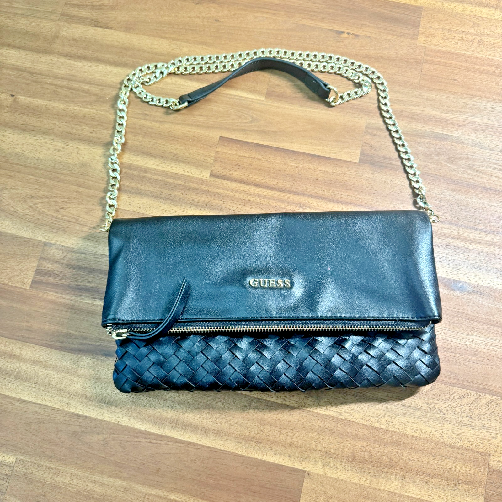 Guess Black and Gold Crossbody Weave Handbag Bag Women's Purse Pockets Classy — photo 1