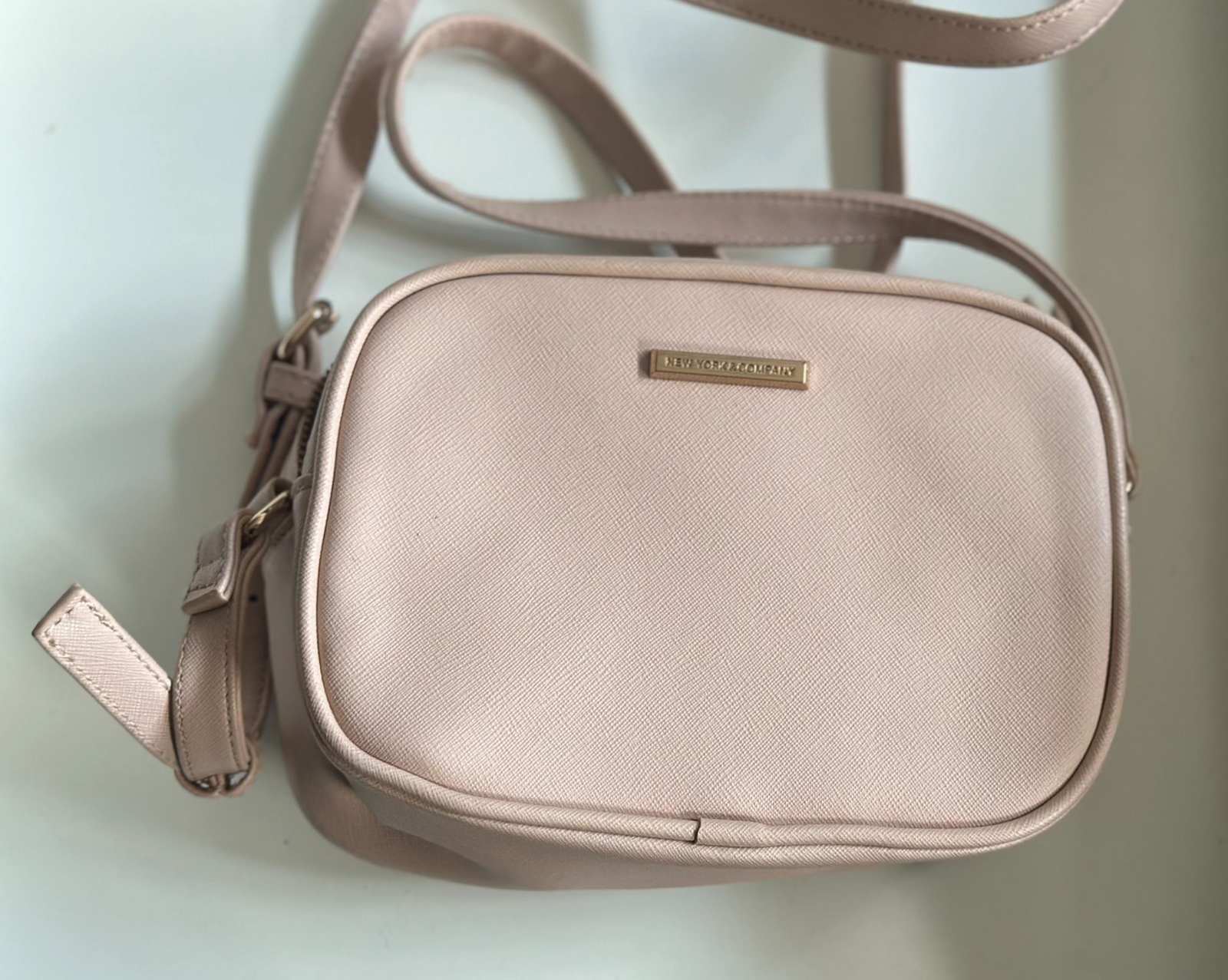 New York & Company crossbody bag in a light pink/beige color — photo 1