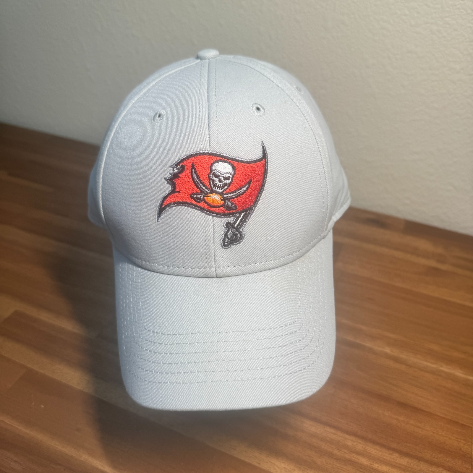 NFL Team Apparel Men’s Grey Fitted Cap Casual Skate Surf Cool — photo 1