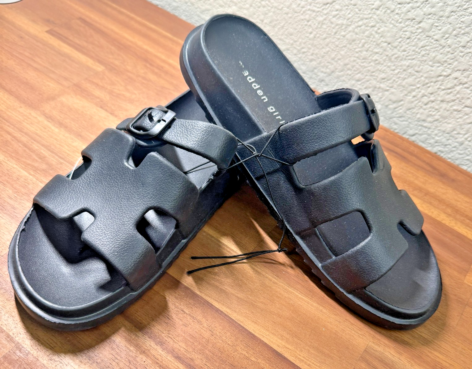 Madden Girl Women's Darlaa Footbed Flat Slide Sandal Size US 11 Black Slip On — photo 1