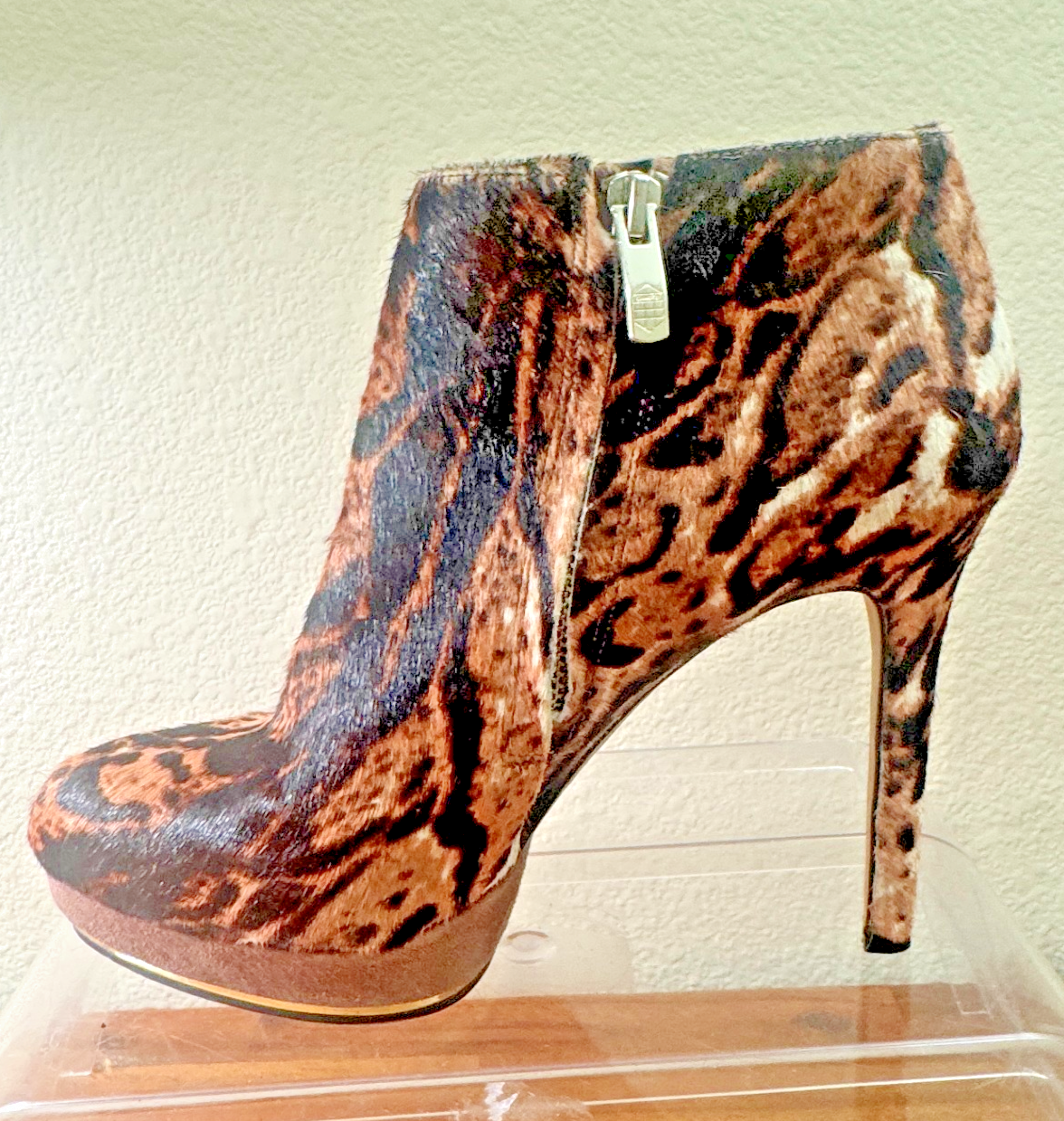 Vince Camuto Leopard Pony Suede Women Booties Size 9.5 Women's Shoes High Heels — photo 1