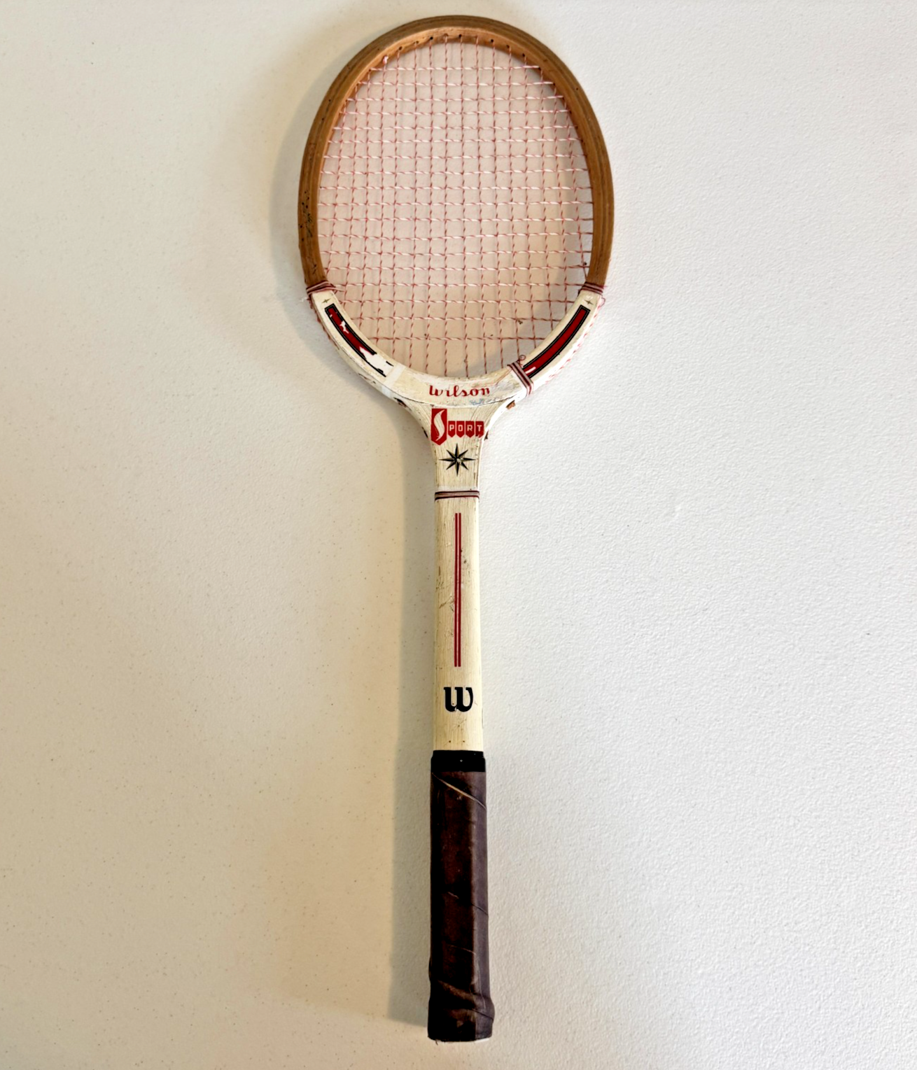Vintage Original Wilson Sport Tennis Racket Used Decor Gift Sports Fitness — photo 1