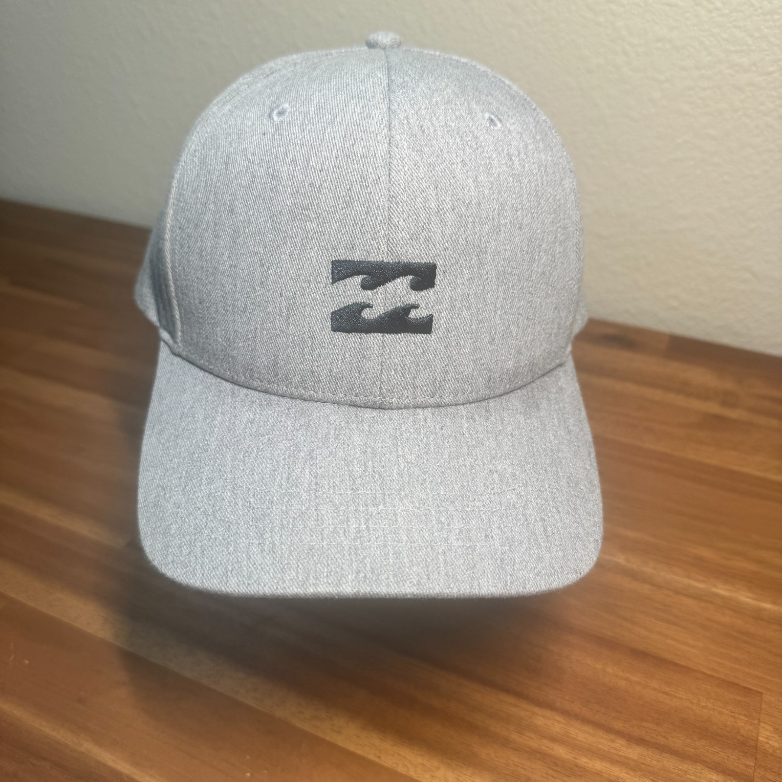 Billabong Men’s Grey Fitted Baseball Cap Casual Skate Surf Cool — photo 1