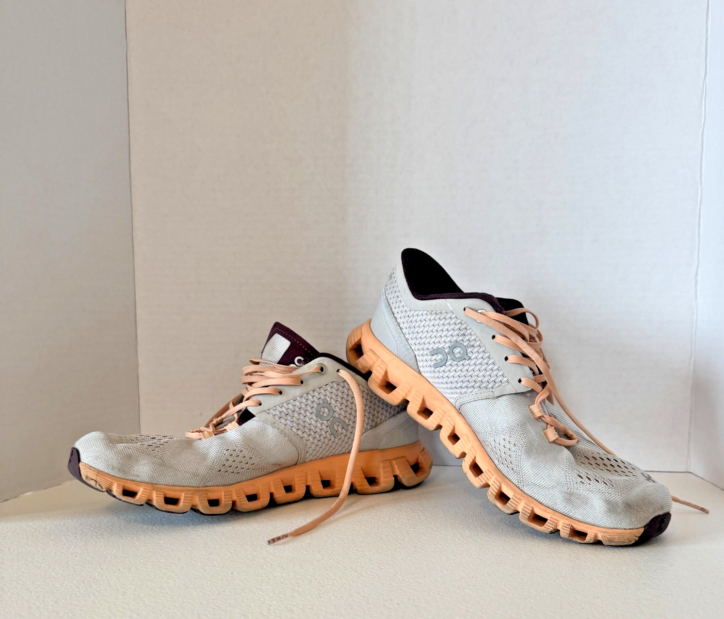 On Cloud X Swiss Engineering Women’s Size 8 Athletic Running Sneakers Silver — photo 1