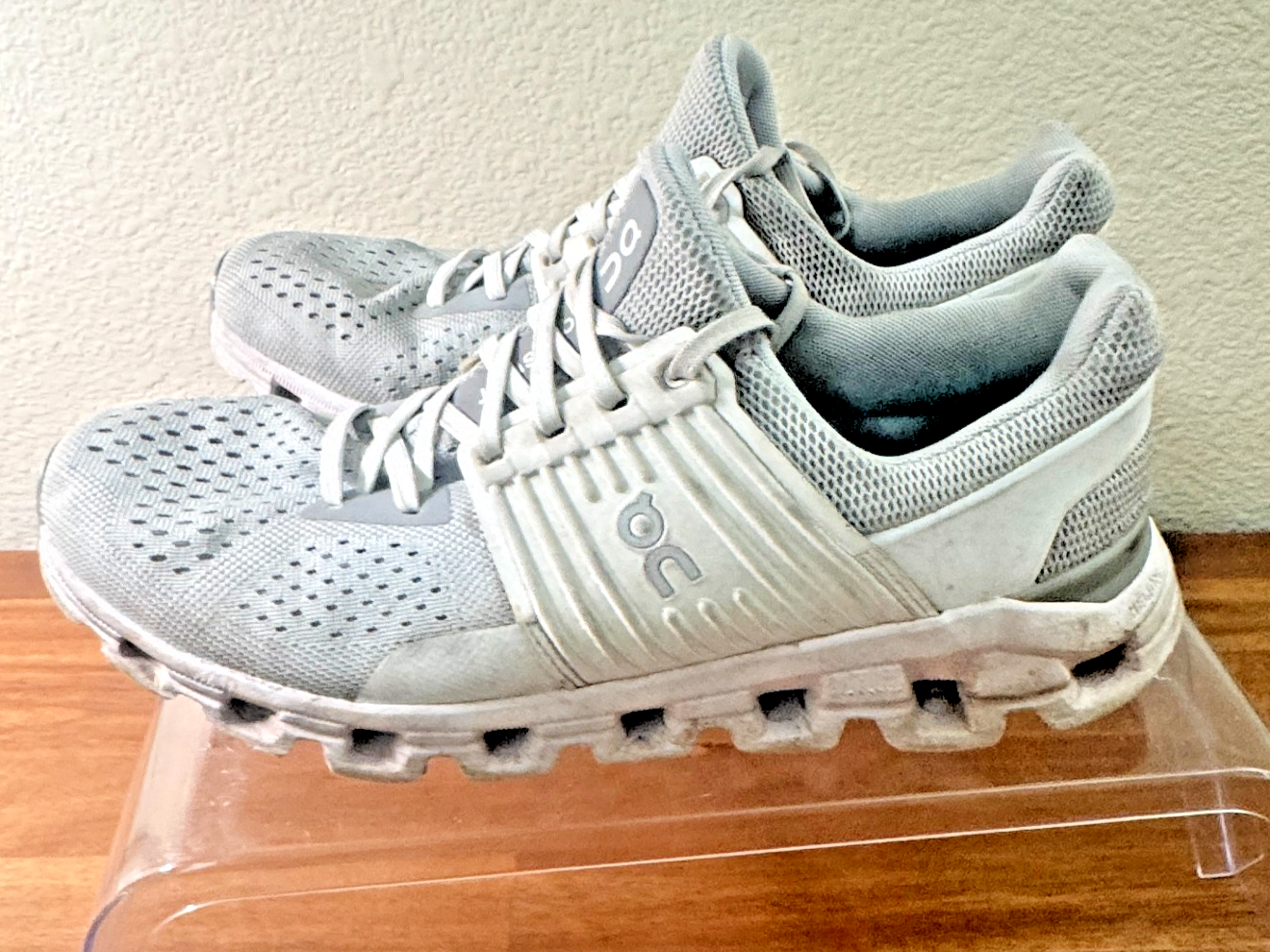 ON Cloud Cloudswift Running Shoes Glacier Grey White Women's Size US 9 Gym Fit — photo 1