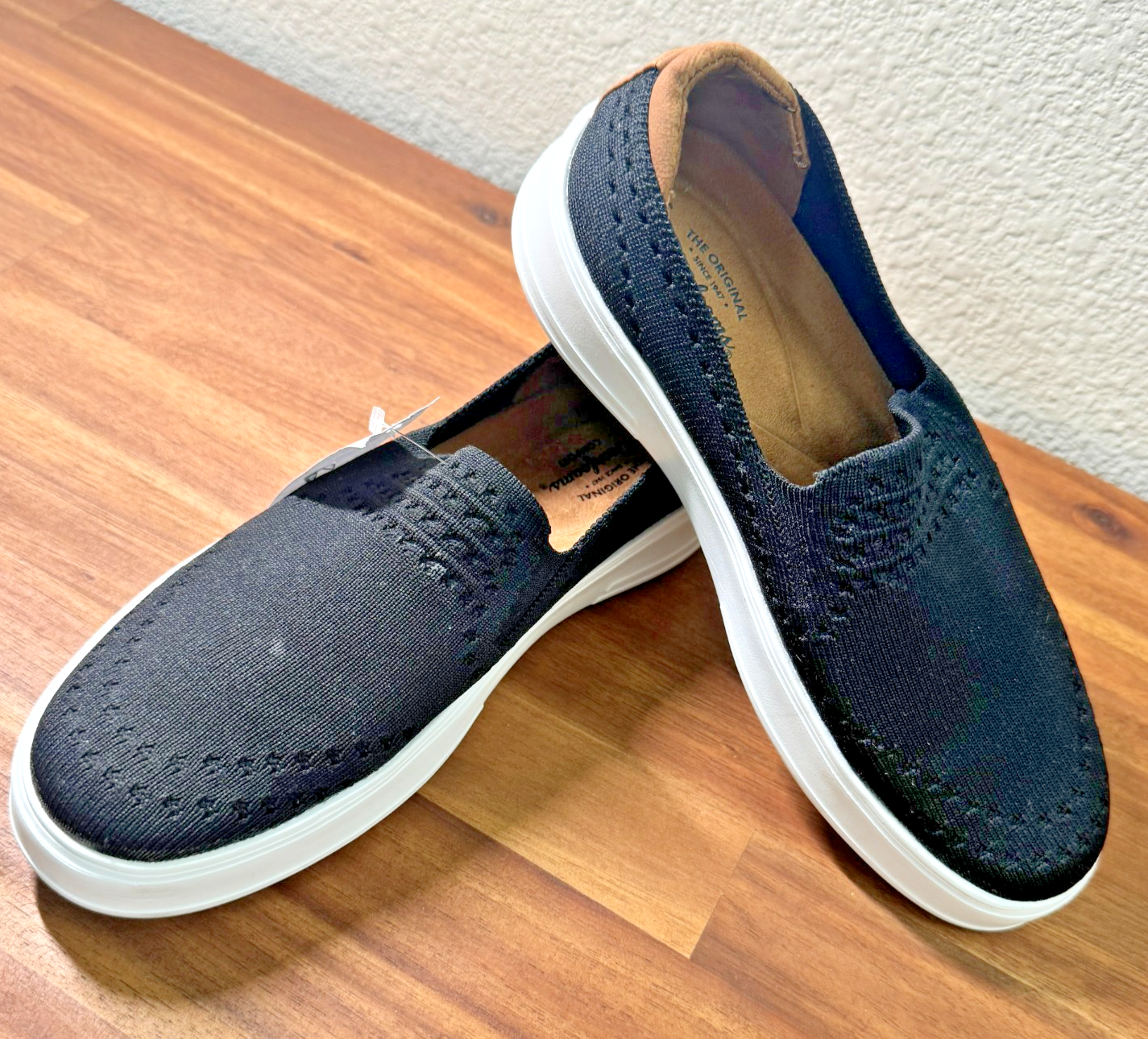 NWT Dearfoam Women’s Black Slip On Sneaker Size US 7 Comfortable Casual — photo 1
